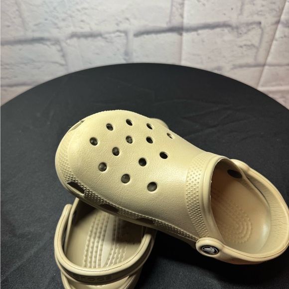 Crocs Beige Sandals with Cushioned Sole - Picture 5 of 6